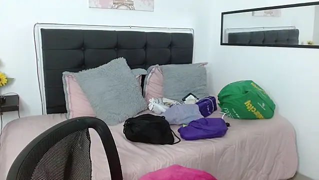 vaness weet online show from February 2026 08:19:02 PM