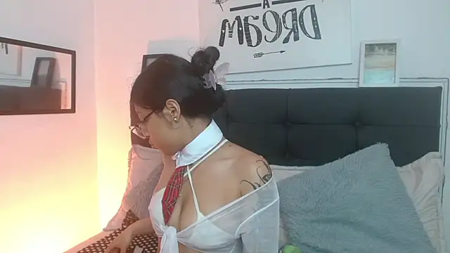 vaness weet online show from October 2025 08:22:02 PM