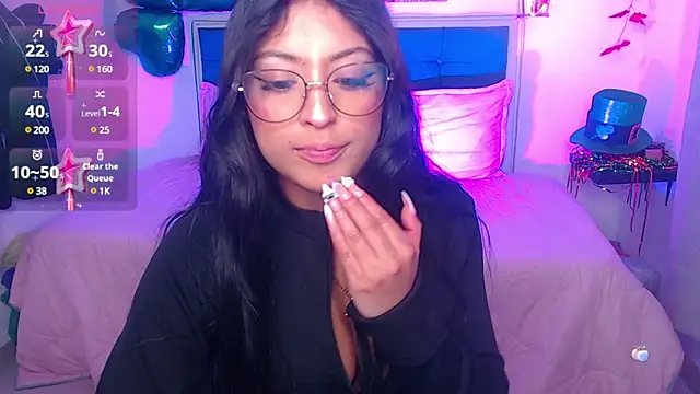 vaness weet online show from March 2025 11:35:02 PM