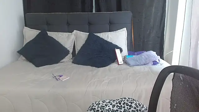 vaness weet online show from November 2025 08:40:02 PM