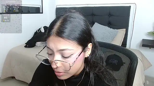 Snapshot of vaness_weet chatting on June 2026 08:47:01 PM vaness weet online show from June 2026 08:47:01 PM
