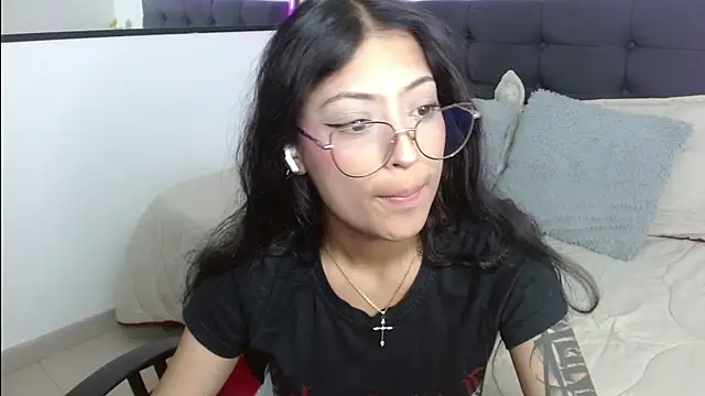 vaness weet online show from April 2026 08:00:02 PM