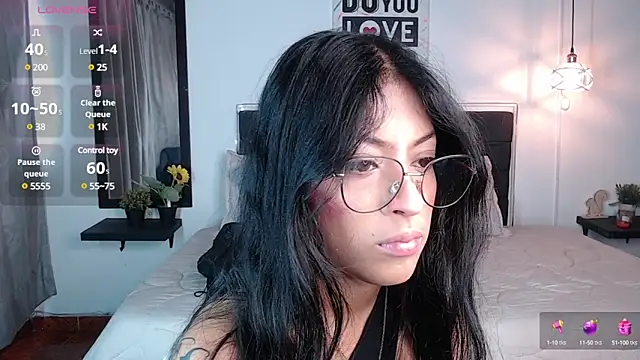 vaness weet online show from March 2025 07:55:02 PM
