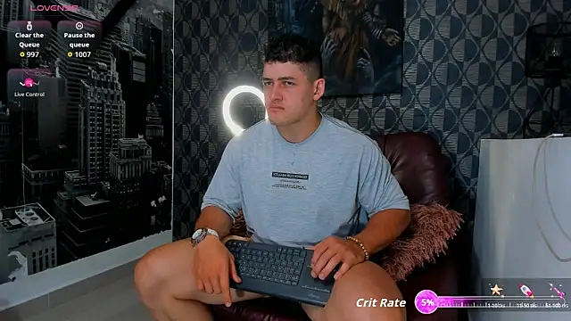 Leonsmoron online show from November 2025 12:33:02 AM