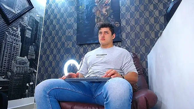 Leonsmoron online show from March 2026 02:02:02 AM