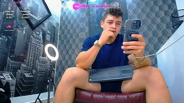 Leonsmoron online show from March 2026 12:38:02 AM