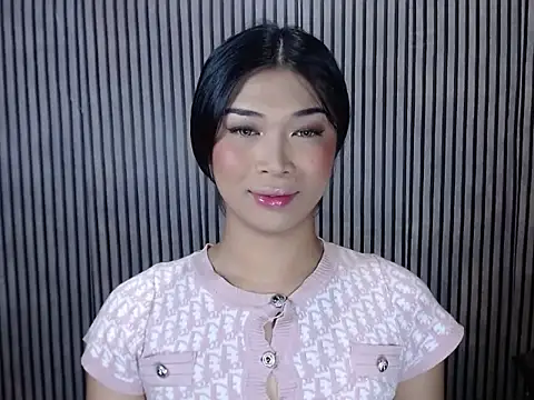 Maria-Moore online show from November 2025 05:24:02 PM