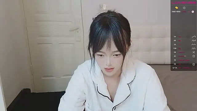 Snapshot of QiuPeiPeimmm chatting on November 2025 11:52:01 PM QiuPeiPeimmm online show from November 2025 11:52:01 PM