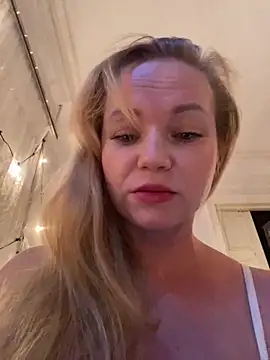 Snapshot of Lady__Maria chatting on October 2025 04:30:02 PM Lady Maria online show from October 2025 04:30:02 PM