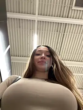 Snapshot of barbiehumpxxx chatting on November 2025 07:57:01 PM barbiehumpxxx online show from November 2025 07:57:01 PM