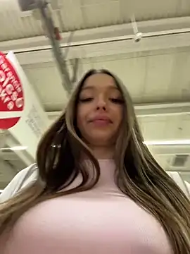 Snapshot of barbiehumpxxx chatting on November 2025 10:32:01 PM barbiehumpxxx online show from November 2025 10:32:01 PM