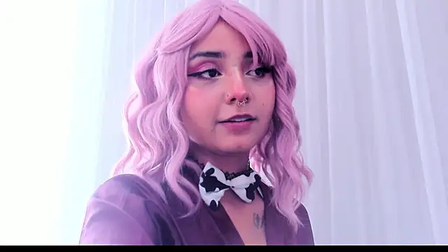 Emma Torres   online show from February 2025 06:33:02 PM