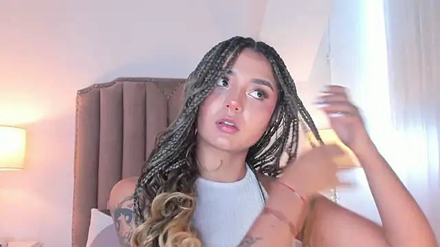 Emma Torres   online show from February 2026 01:09:01 PM