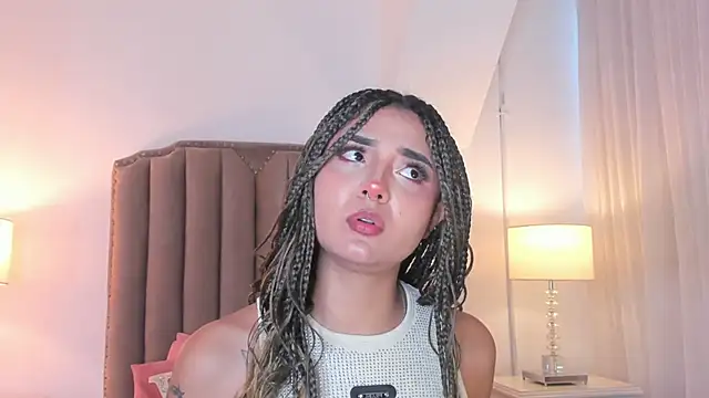 Emma Torres   online show from February 2026 12:12:01 PM