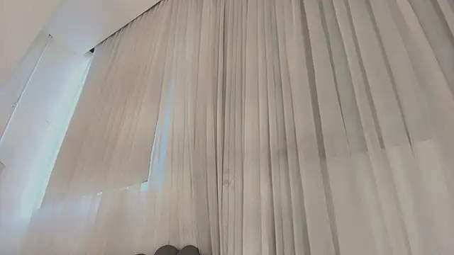 Emma Torres   online show from November 2025 12:21:02 PM