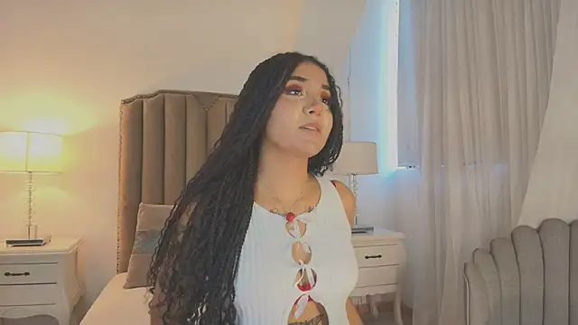 Emma Torres   online show from September 2025 12:11:02 PM