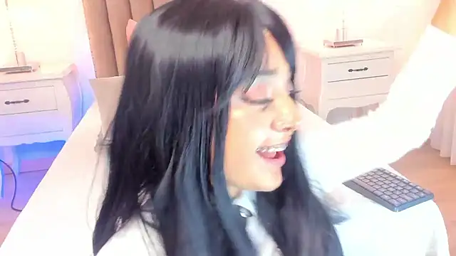 Emma Torres   online show from February 2025 03:08:01 PM
