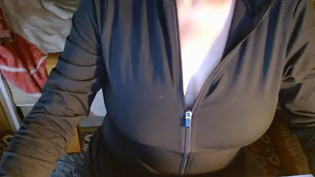 Snapshot of MysteryLadyxXx chatting on May 2026 02:20:01 PM MysteryLadyxXx online show from May 2026 02:20:01 PM
