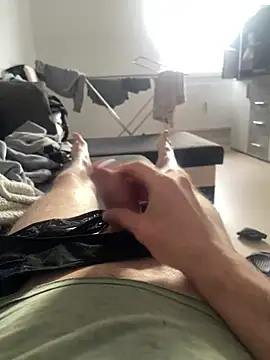 Snapshot of oroszlanw chatting on February 2025 03:21:01 PM oroszlanw online show from February 2025 03:21:01 PM