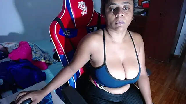 BellaKarla online show from March 2026 11:43:01 PM