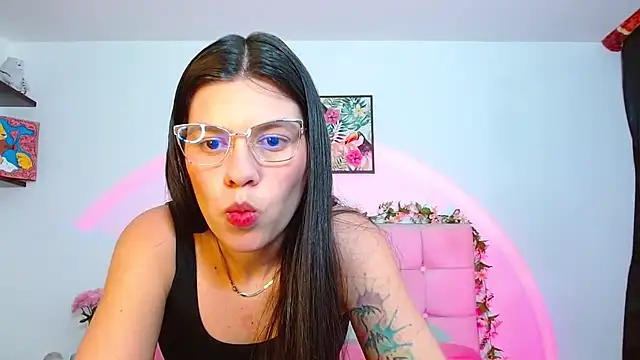 Layla Rachel online show from September 2025 01:27:01 AM