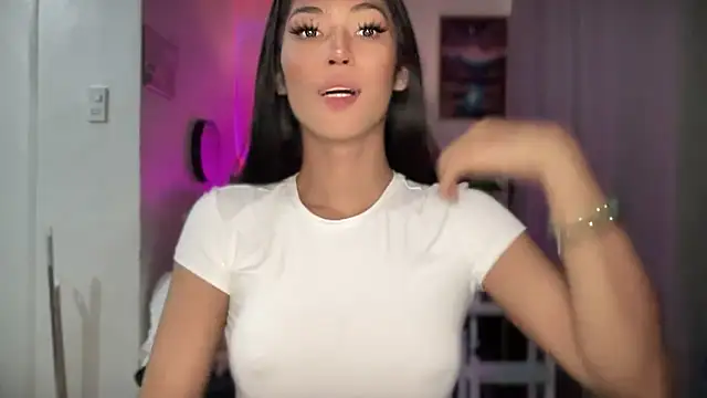 Bella Gordon online show from November 2025 04:00:01 PM