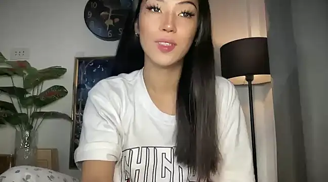 Snapshot of Bella_Gordon chatting on February 2025 10:33:01 PM Bella Gordon online show from February 2025 10:33:01 PM