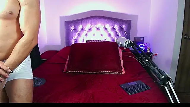 aronsmith69 online show from April 2026 02:47:01 AM