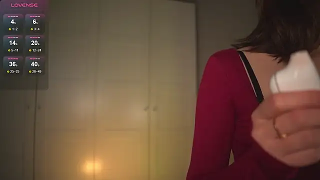 -JuicyMolly- online show from March 2026 04:18:02 PM