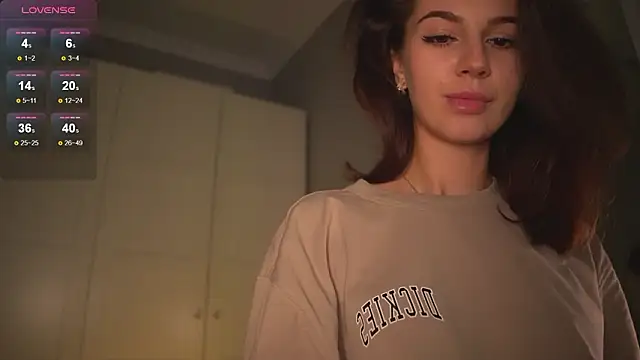 -JuicyMolly- online show from March 2026 03:40:01 PM