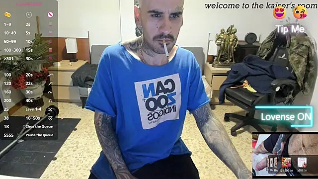 kaiser679  online show from April 2026 11:14:02 PM