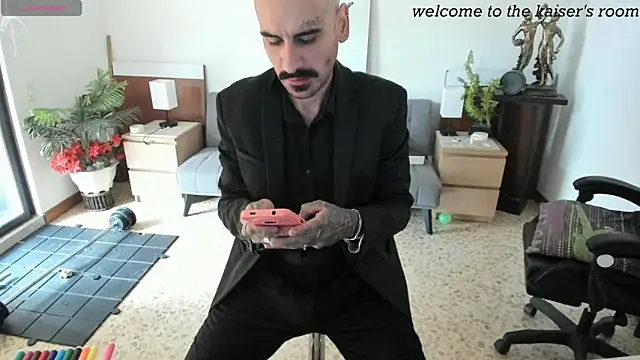 kaiser679  online show from April 2026 05:50:02 PM