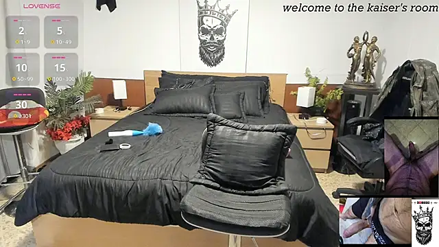 kaiser679  online show from December 2025 09:43:01 PM