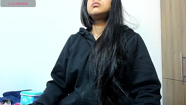 Bessie32 online show from December 2025 10:17:02 AM