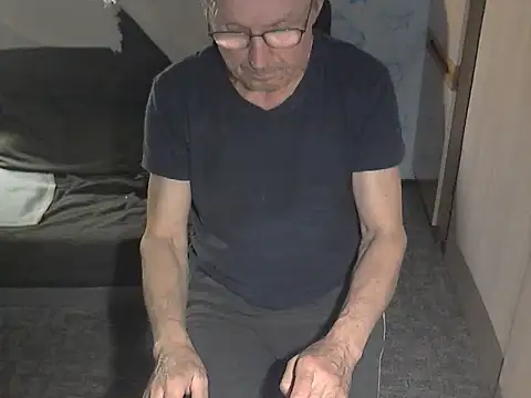 kiam471 online show from April 2026 09:10:02 PM