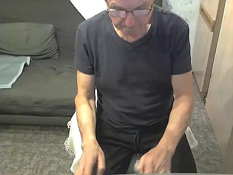 kiam471 online show from November 2025 09:59:01 PM