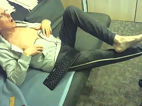 kiam471 online show from February 2026 06:41:01 PM