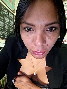 Doll Loren online show from December 2025 05:03:01 PM