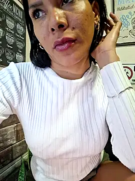 Snapshot of Doll_Loren chatting on October 2025 01:55:02 AM Doll Loren online show from October 2025 01:55:02 AM