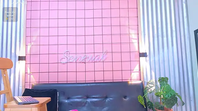 mensia hernandz online show from March 2026 01:28:01 PM