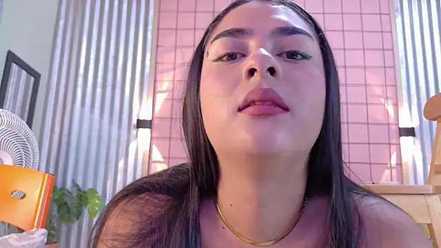 mensia hernandz online show from November 2025 01:22:01 PM