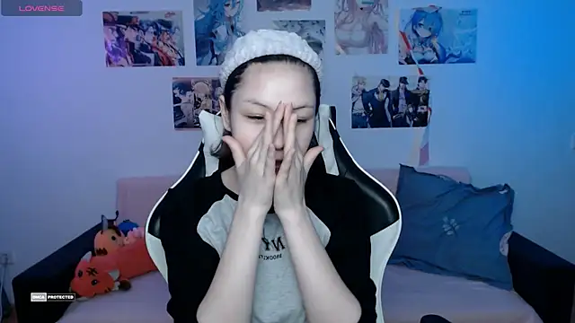 Snapshot of HugoMin chatting on December 2024 05:28:02 AM HugoMin online show from December 2024 05:28:02 AM