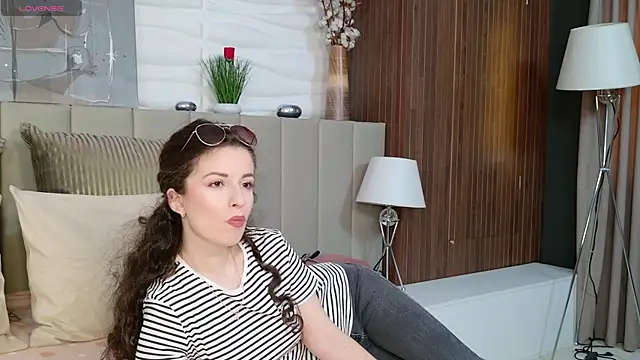 AnaAnais online show from April 2026 02:32:02 PM