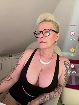 Snapshot of German_Milf chatting on June 2026 12:43:01 PM German Milf online show from June 2026 12:43:01 PM