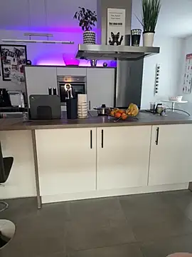 German Milf online show from October 2025 01:44:02 PM