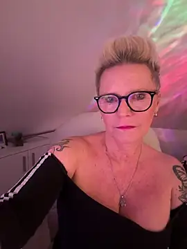 German Milf online show from December 2025 02:00:02 PM
