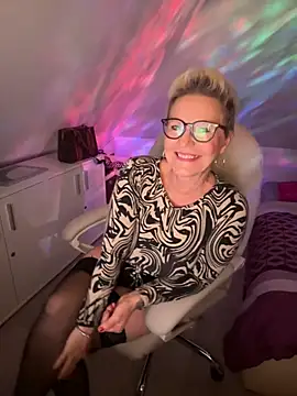 German Milf online show from October 2025 01:43:02 PM