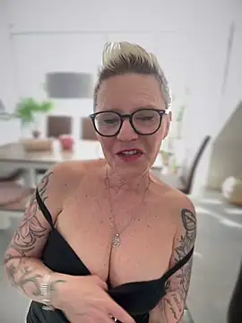 German Milf online show from February 2025 02:01:01 PM