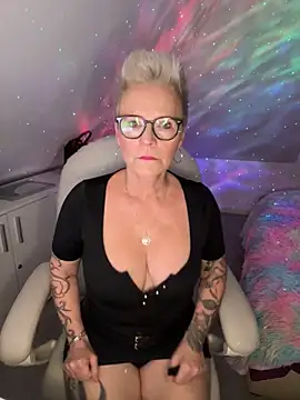 German Milf online show from October 2025 02:16:02 PM