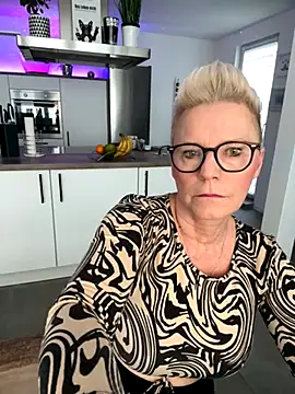 German Milf online show from November 2025 02:00:02 PM